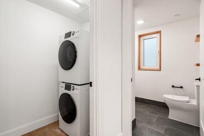 Building Photo - 3171 Washington St