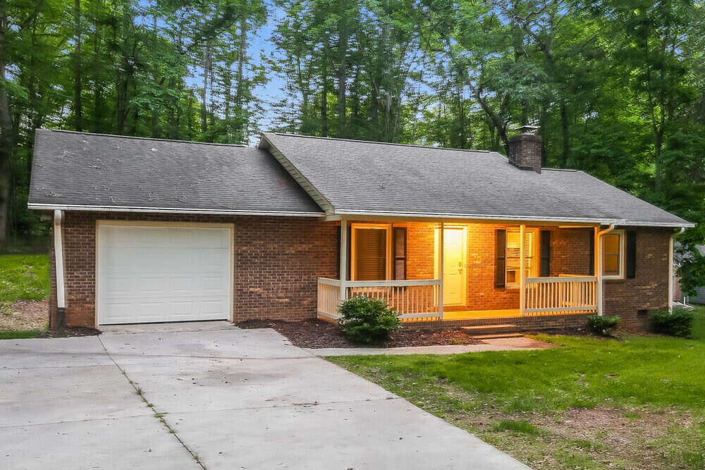 Building Photo - 431 Hillcrest Dr