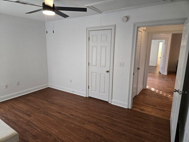 Building Photo - 802 W Longleaf Dr