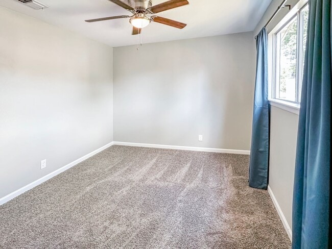 Building Photo - Charming 4-Bedroom with Modern Upgrades in Prime Location