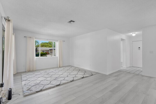 Building Photo - Golf Course Condo on Seven Springs Golf and Country Club