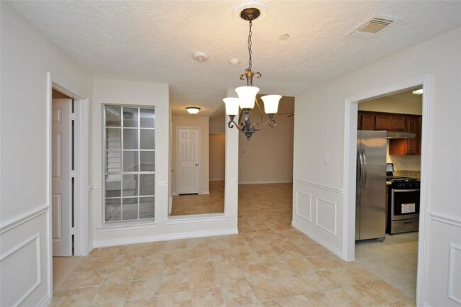 Building Photo - 15631 Fox Springs Dr