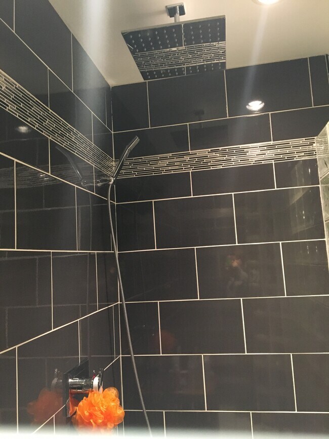 Building Photo - 705 Spring House Circle