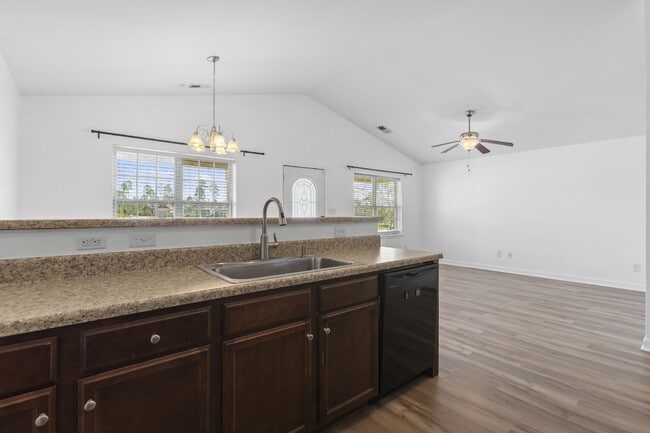 Building Photo - Bradford Estates!