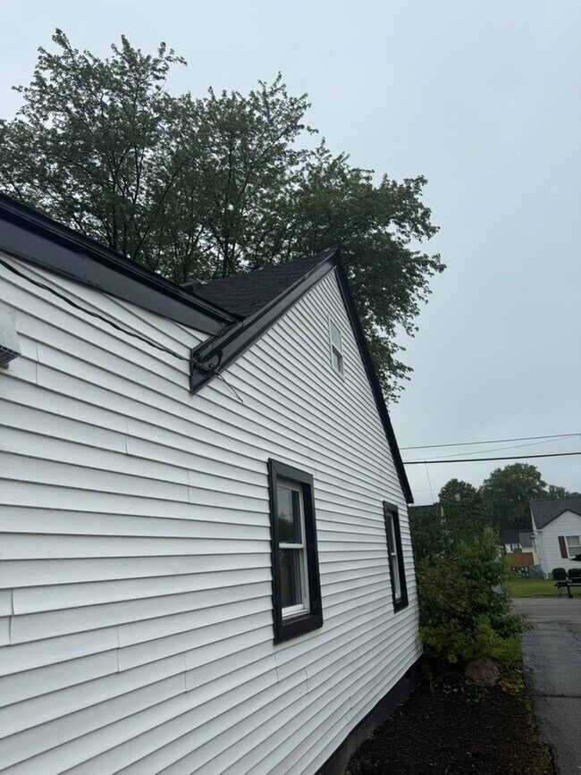 Building Photo - 3007 Daviess St