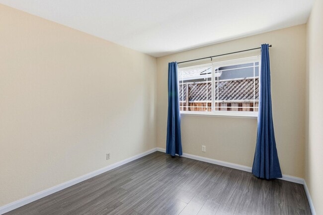 Building Photo - 663 Albion Dr