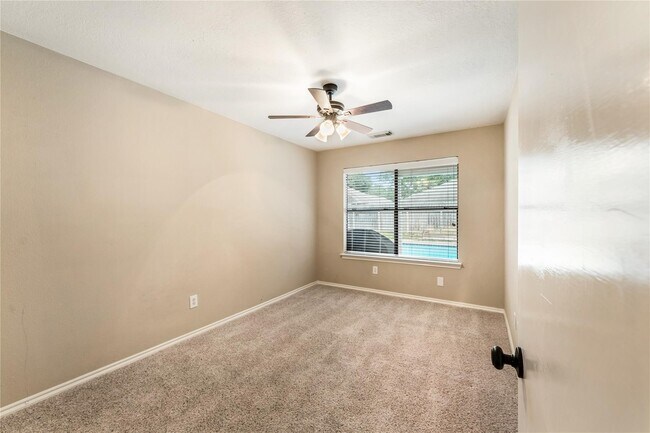 Building Photo - 5622 Village Park Dr