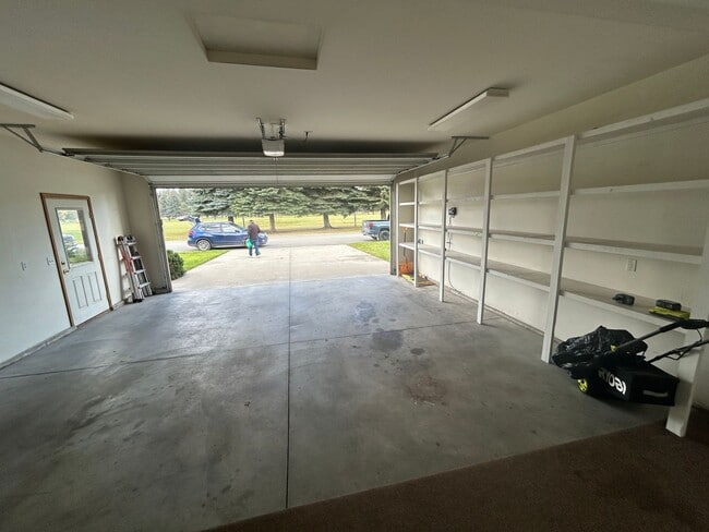 Building Photo - Beautiful Home on Village Greens with Vaulted Ceilings~A rare find!