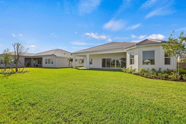 Building Photo - 14823 Wildwood Cir