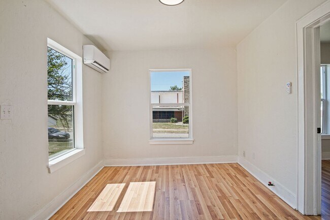 Building Photo - Modern 1-Bedroom Apartment with Thoughtful Design
