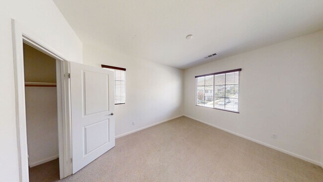 Building Photo - 33767 King Dr