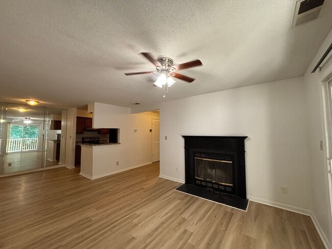 Building Photo - 562 Candle Ln