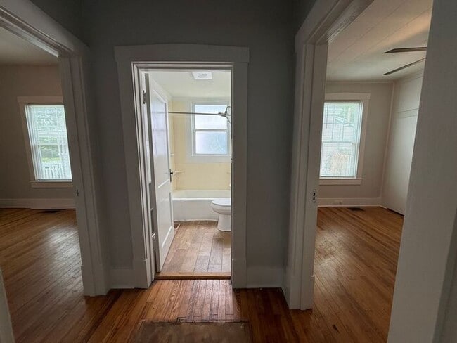 Building Photo - Pensacola - East Hill - 2 Bedroom, 1 Bathroom
