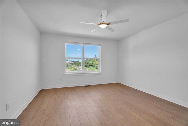 Building Photo - 904 Riverplace Dr
