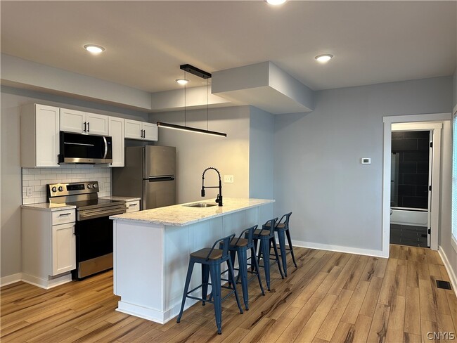 Building Photo - 128 Caroline Ave