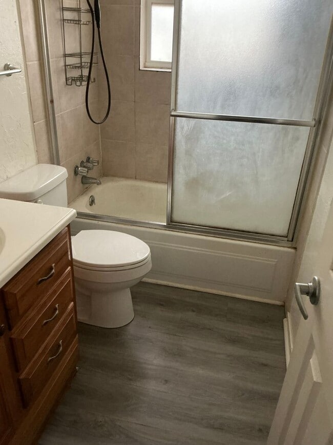 Building Photo - 3 bed 1 bath 1 car, fenced yard, one car garage! Moore Schools