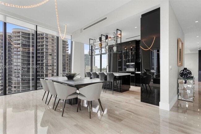 Building Photo - 2821 S Bayshore Dr