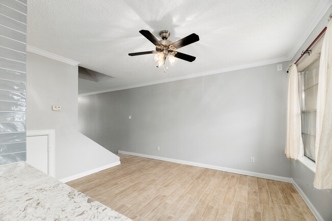 Building Photo - 7145 Fair Oaks Ave