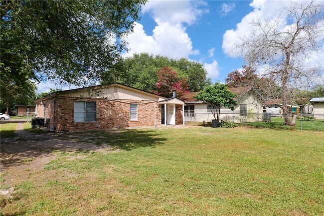 Building Photo - 10822 Mayfield Dr