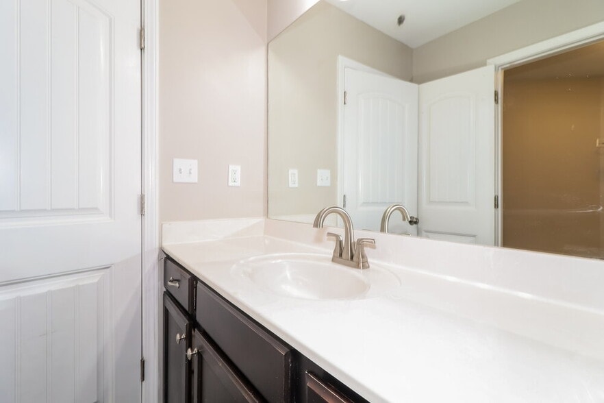 Building Photo - 8129 Jordan View Dr