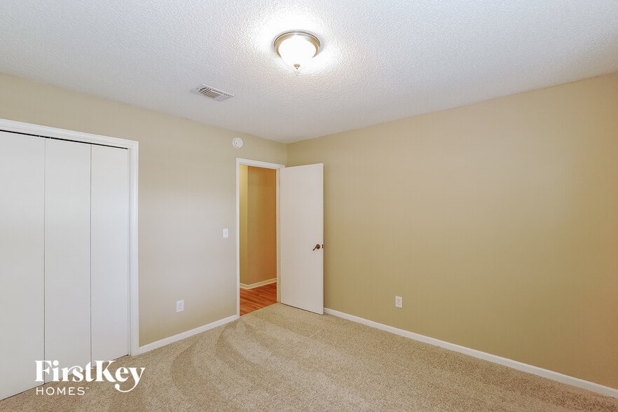 Building Photo - 12439 Autumnbrook Trail E