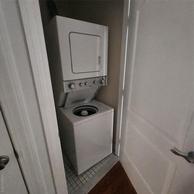 Building Photo - 85-15 120th St