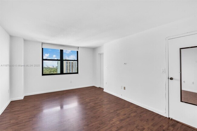 Building Photo - 2333 Brickell Ave