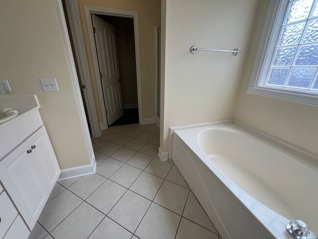 Building Photo - 2627 Isaiah Dr