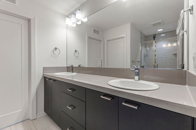 Building Photo - 3243 N Houghton St