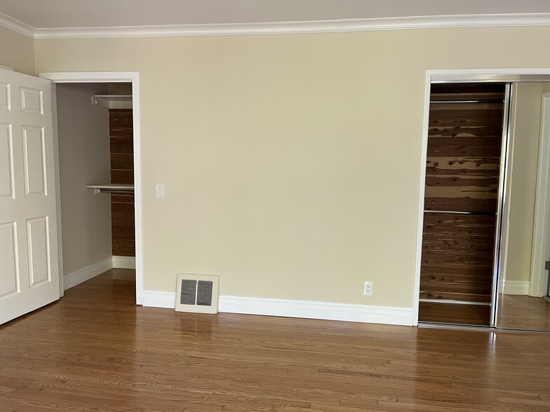 2 CLOSETS - 10949 Massachusetts Ave