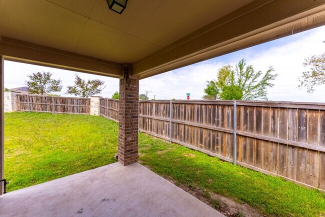 Building Photo - Beautiful Brick 3bed/2ba Home With High End Finishes & Must See Kitchen in NE Austin!