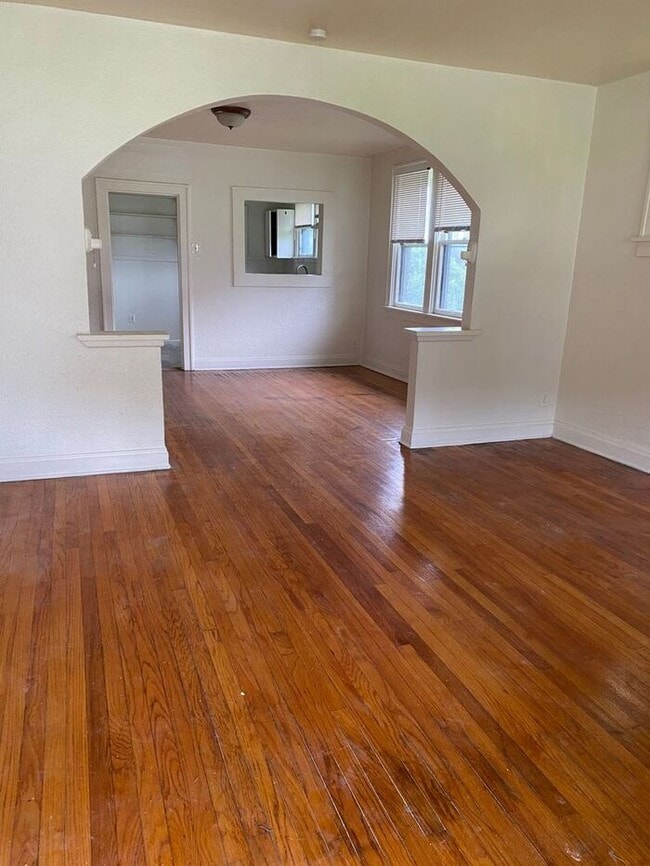 Building Photo - Spacious 3-Bedroom Home with Hardwood Floo...