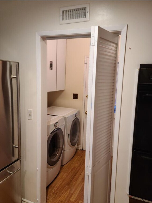 Building Photo - 6558 Neddy Ave