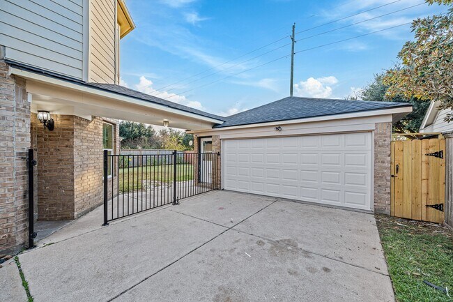 Building Photo - 14511 Middle Bluff Trail