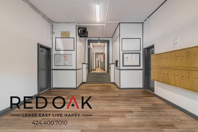 Building Photo - 454 S Catalina St