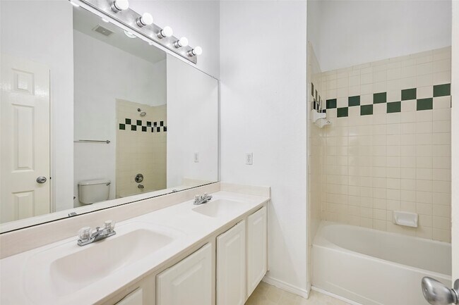 Building Photo - 304 Mimosa Dr