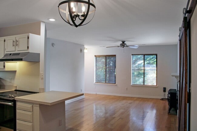 Building Photo - 42 Waterwheel Dr