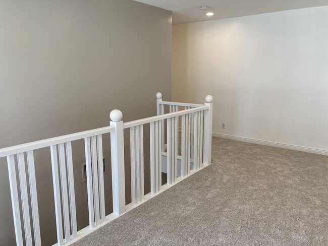 Upstairs Area - 15102 La Maida St