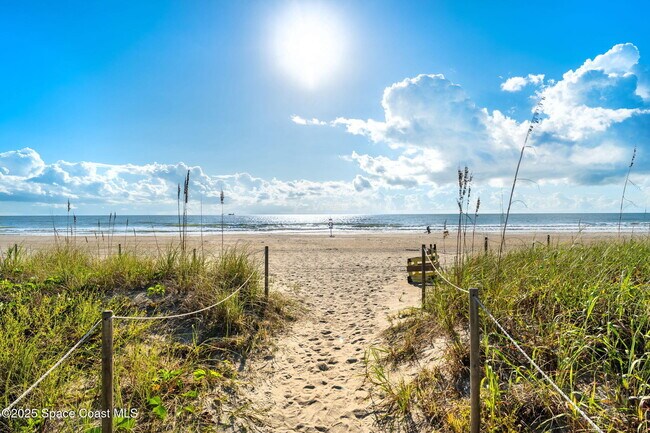 Building Photo - 8000 Ridgewood Ave