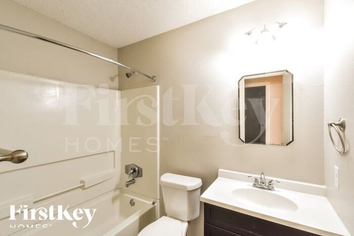 Building Photo - 6635 Meadow Fawn Dr