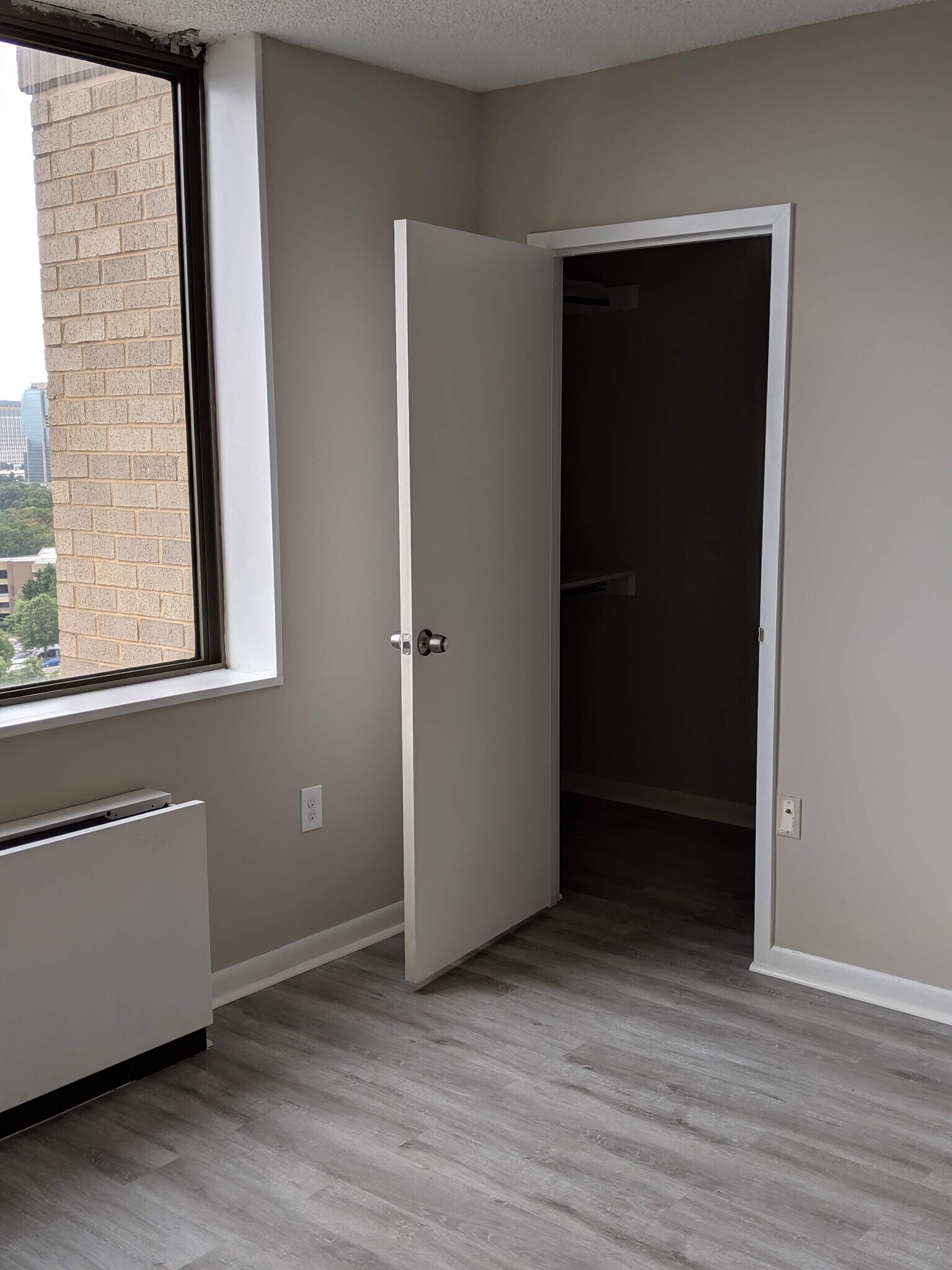 Bedroom and closet - 3701 S George Mason Dr