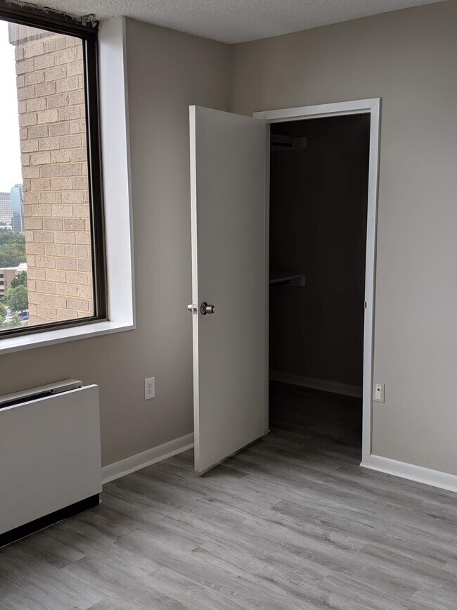 Bedroom and closet - 3701 S George Mason Dr