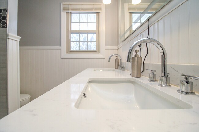 Building Photo - 213 Blueberry Dr