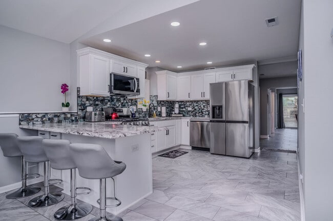 Building Photo - 3407 Venice Ave