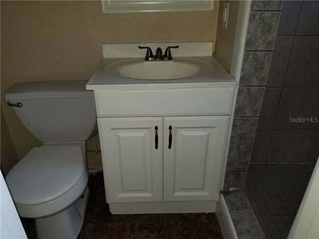 Building Photo - 2531 Almond Dr