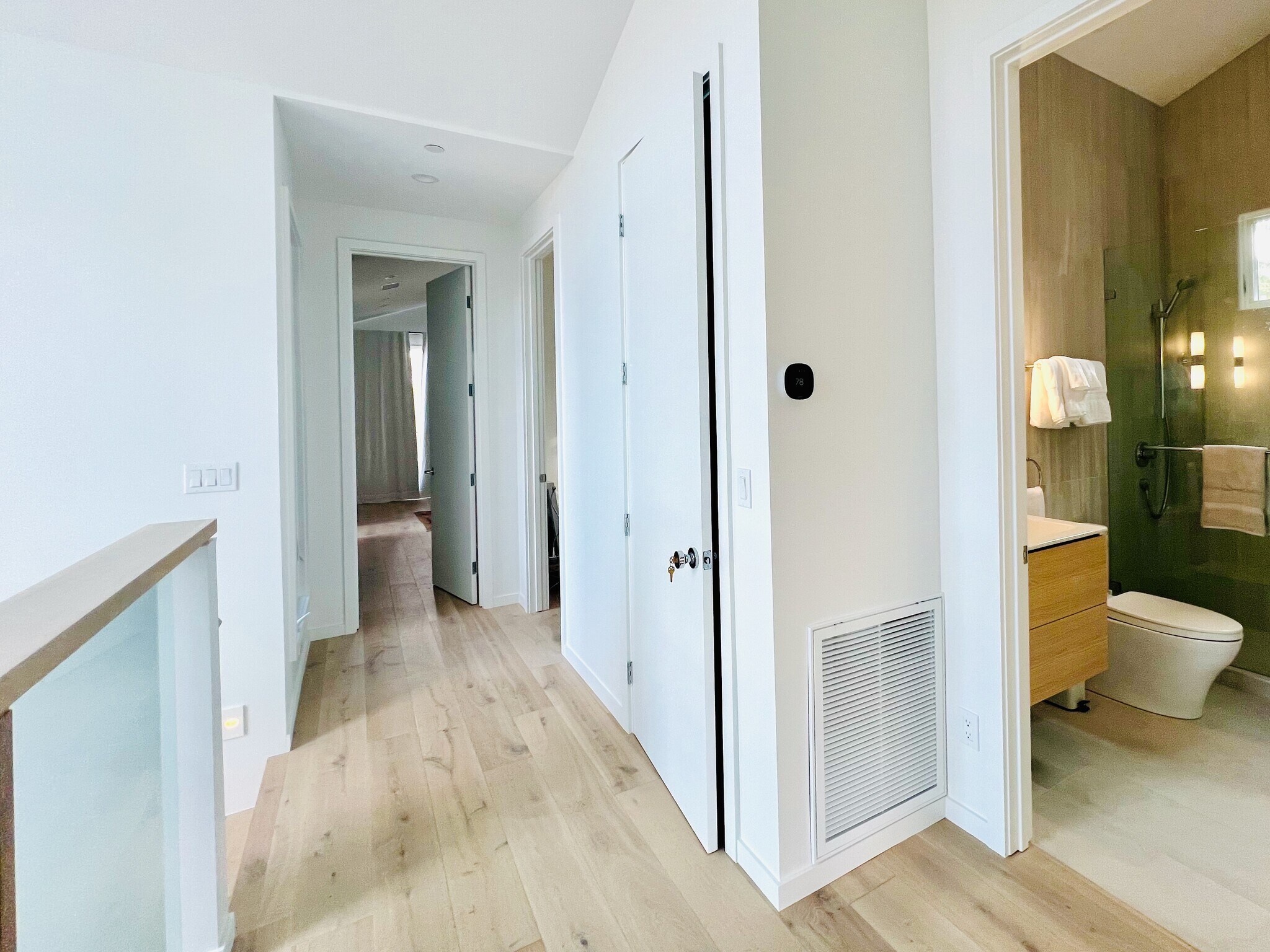 Building Photo - 112 Grandview St