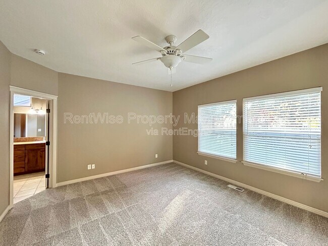 Building Photo - 2253 W los Flores Dr
