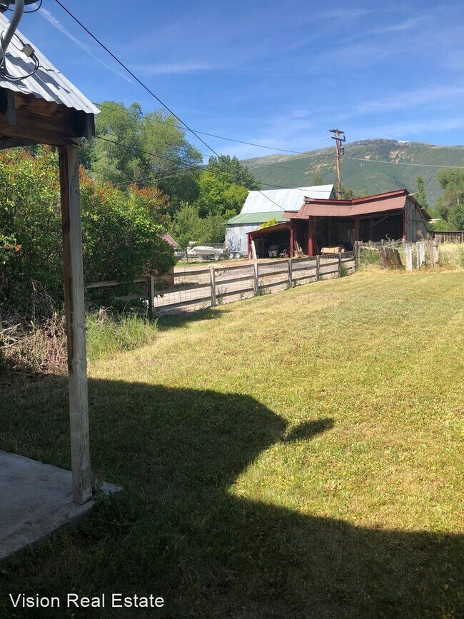Building Photo - 2 br, 1 bath House - 144 S State