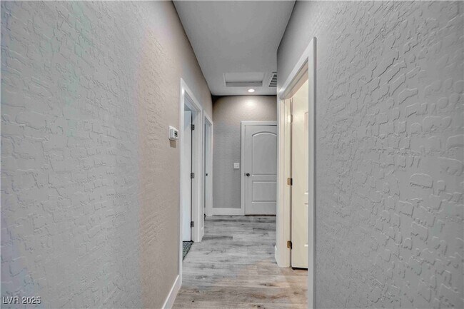 Building Photo - 610 San Lorenzo St