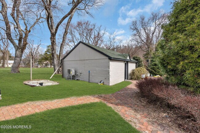 Building Photo - 460 Brickyard Rd